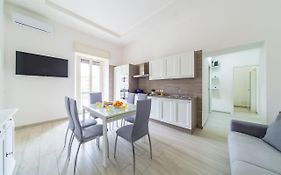 Chiara Modern Apartment By Wonderful Italy
